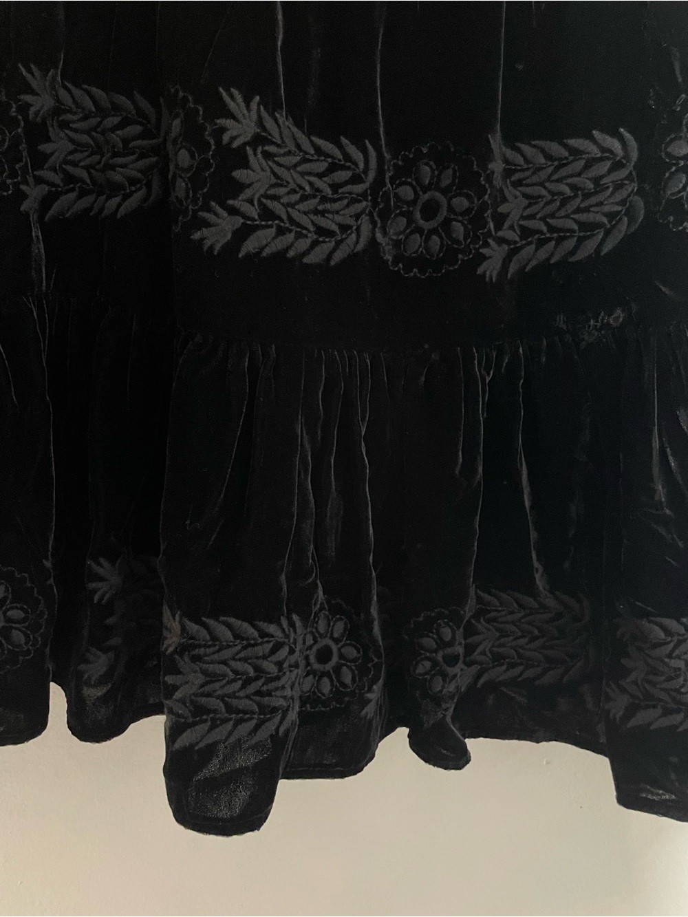 BCBG Max Azria Tiered Velvet Black Boho Embroidered Midi Skirt Sz. 4 - Picture 6 of 7